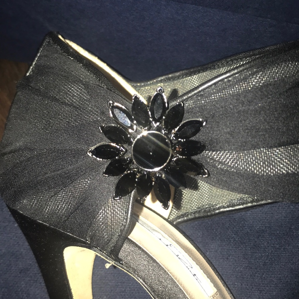 Black ‘Melissa’ Oscar de la Renta Heels - Picture 4 of 4